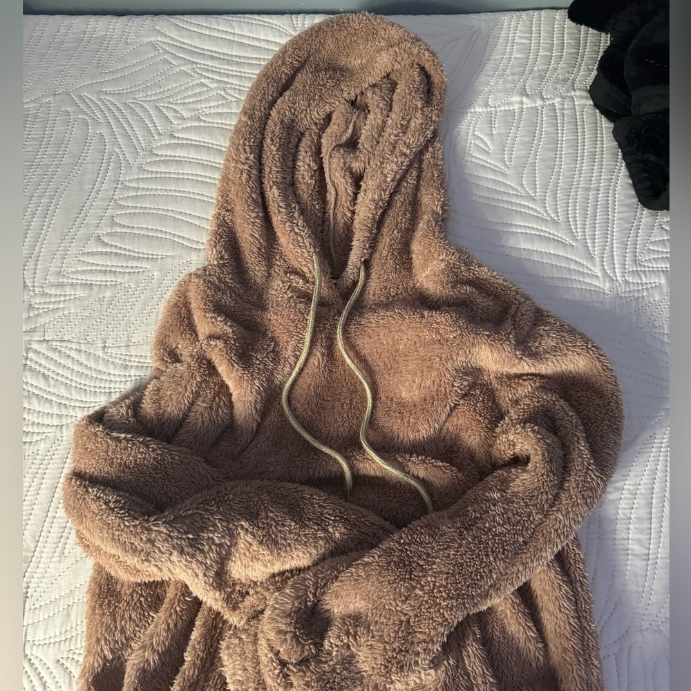 comfy brown shein fur hoodie to keep you warm ☃️